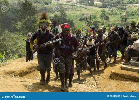 Warriors Parade In Papua New Guinea Huli Tribe Editorial Photo - Image ...