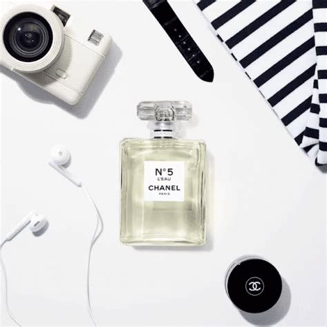 Minimalist Chanel No 5 Perfume GIF | GIFDB.com