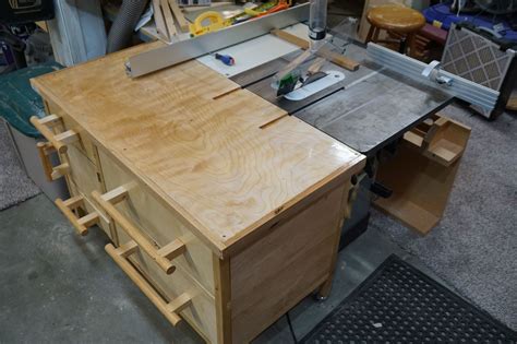 My completed table saw outfeed table | Table saw, Table, Woodworking ...