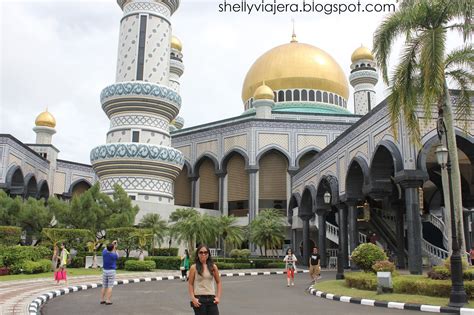 When in Brunei: Jame’Asr Hassanil Bolkiah Mosque - Shelly Viajera Travel