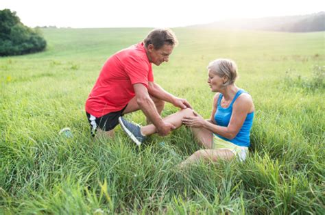 Runner’s Knee Symptoms, Best Treatments and Causes.