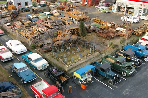 junkyard diorama | Model cars building, Diecast model cars, Model train ...