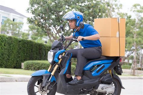 Advantages of A Motorcycle Delivery Service - Airspeed Blog