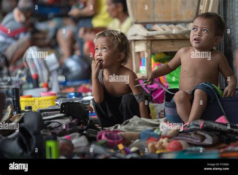 Filipino Street Children High Resolution Stock Photography and Images - Alamy