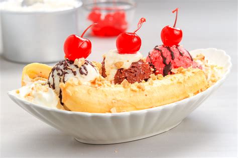 Classic Banana Split Ice Cream Sundae Recipe