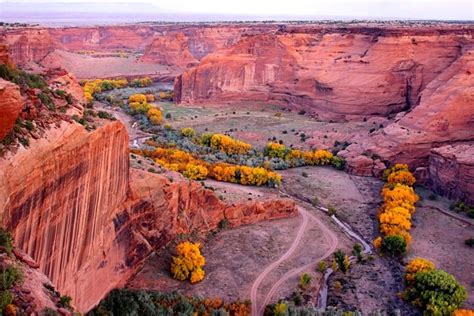 Visit Canyon de Chelly Arizona: tours, map, trails, entrance fee and hotels