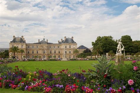 Luxembourg Gardens stock image. Image of garden, palace - 19249227