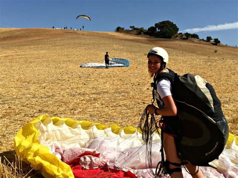 Beginners paragliding course in Spain: Learn to Paraglide from €950 ...