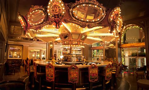 20 Iconic Bars to Drink at Around the World | Travel Insider