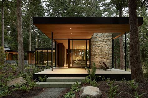 Modern home is a multigenerational retreat in the woods - Curbed