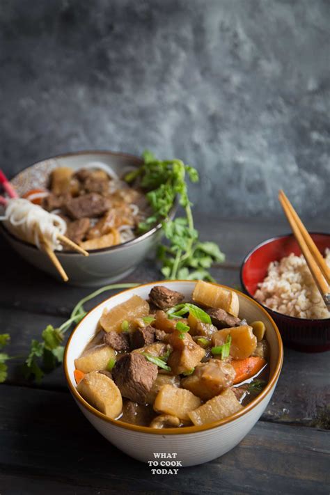 Pressure Cooker Beef Stew with Tendon and Daikon