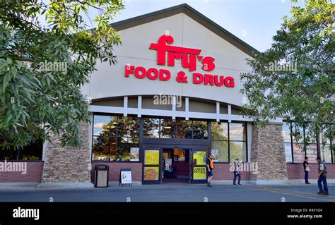 Outside of Fry's Food and Drug store in Arizona, USA Stock Photo - Alamy