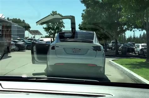 Watch the Tesla Model X Gullwing Doors in Action