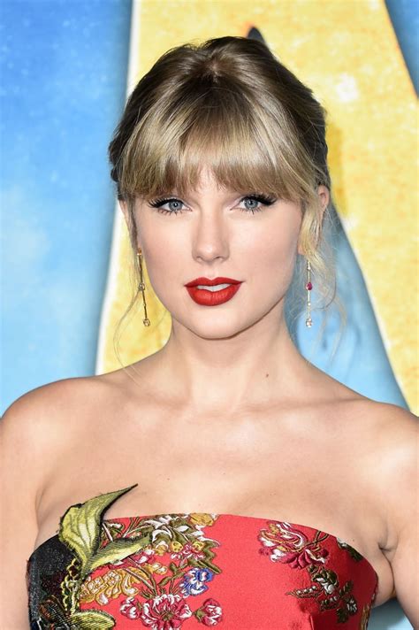 Taylor Swift - "Cats" Premiere in NYC • CelebMafia