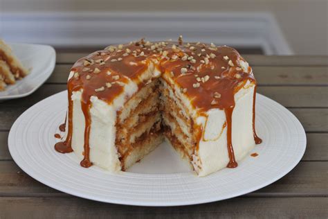 Dulce de Leche Vanilla Cake from iadorefood.com | Gâteaux alimentaires ...