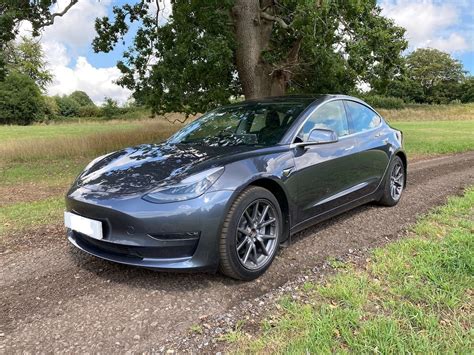 Tesla – Model 3 – Performance – 2019 – Grey | GoinGreen