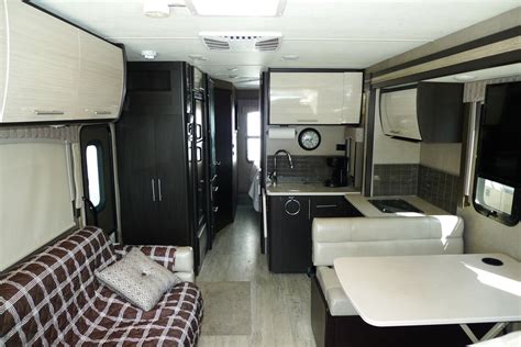 2018 Thor Vegas 27.7 - AMERICAN MOTOR HOME