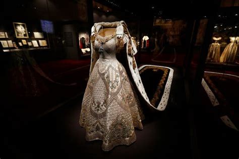 Queen Elizabeth’s Coronation, on Display - The New York Times