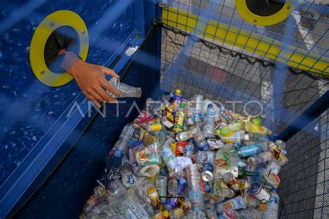 Upaya mengurangi sampah plastik di Bandung | ANTARA Foto