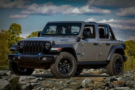 Jeep Wrangler: Which Should You Buy, 2022 or 2023? | Cars.com