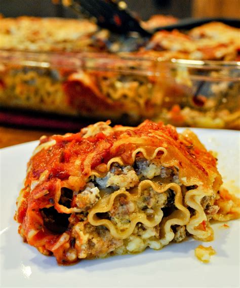 Italian Sausage Pesto Lasagna Rolls | Neighborfood