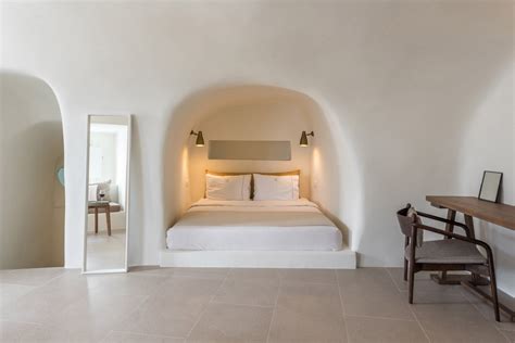 Santorini Cave Pool Suites Oia Castle | Art Maisons