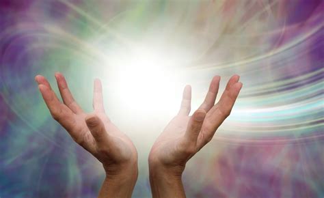 The Healing Hands of Reiki - Nudus Essentia