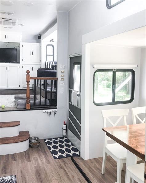 RV Tour: Remodeled 5th Wheel from @fifthwheelfarmhouse