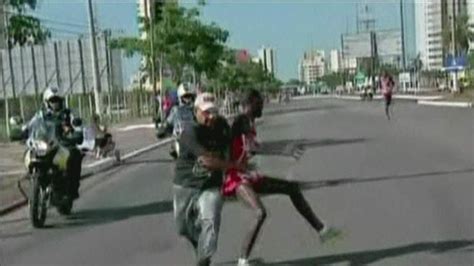 Kenyan Runner Tackled By Race Spectator | Scoop News | Sky News