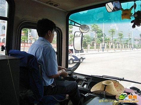 Chinese bus driver has his own way to drive! (6 pics) - Izismile.com