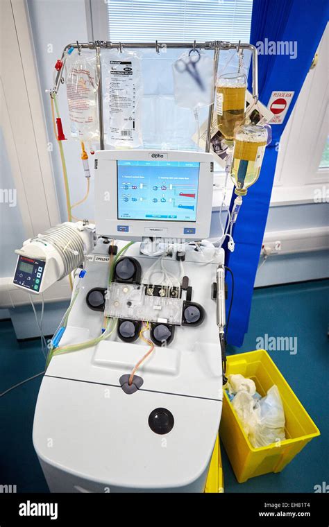 Therapeutic apheresis machine at the Blood Centre at John Radcliffe Hospital Stock Photo - Alamy