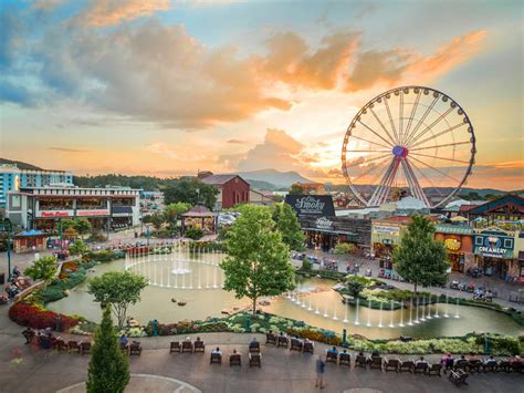 12 Iconic Places Like Gatlinburg Tennessee That Offers Unique ...