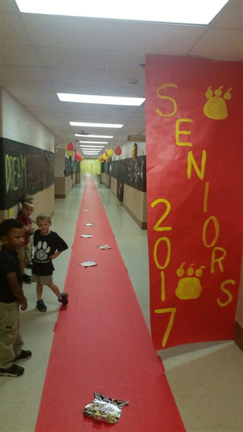 Pin by Stephanie Peavy on Senior walk | Backdrop decorations, Backdrops for parties, Senior pictures