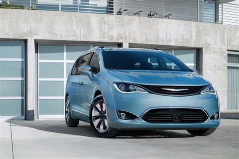 Electric Chrysler Pacifica Absent From FCA’s CES Plans | Carscoops