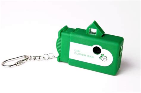 Mr. Clover Mini Digital Keychain Camera | Gadgetsin