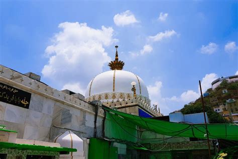 Ajmer Sharif Dargah: An Evening at Khwājā Moinuddin Chishti's Dargah | Veena World