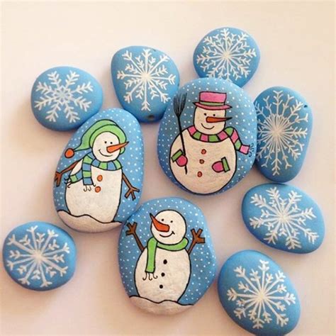 35 DIY Christmas Painted Rock Ideas - Bored Art