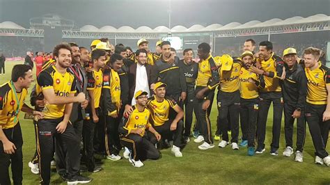 Peshawar Zalmi squad celebrate reaching PSL 2019 final - YouTube