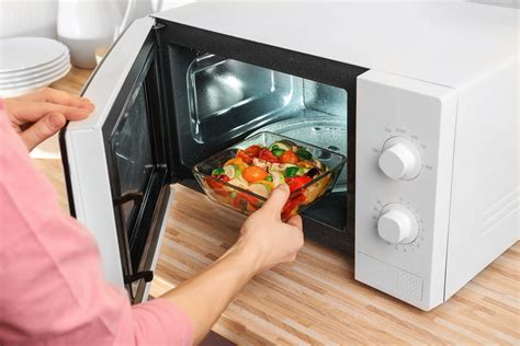 How to Cook in a Microwave Oven