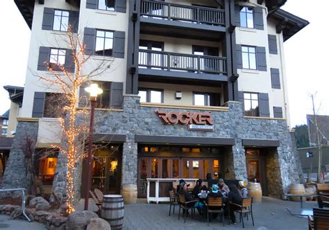 Palisades Tahoe Restaurants and Bars