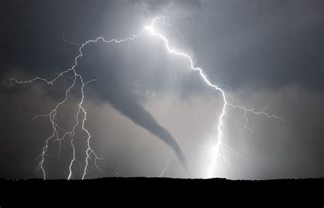 Positive Lightning Strikes Intensify As Cosmic Rays Increase | Cosmic ...