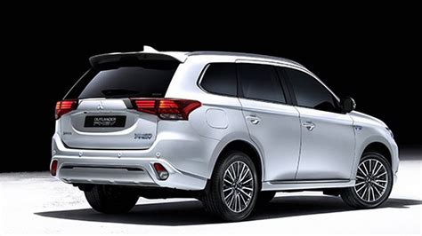 2019 Mitsubishi Outlander PHEV Gets Bigger, Torquier Engine