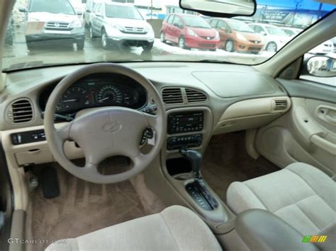 Neutral Interior 1999 Oldsmobile Intrigue GX Photo #43393560 | GTCarLot.com