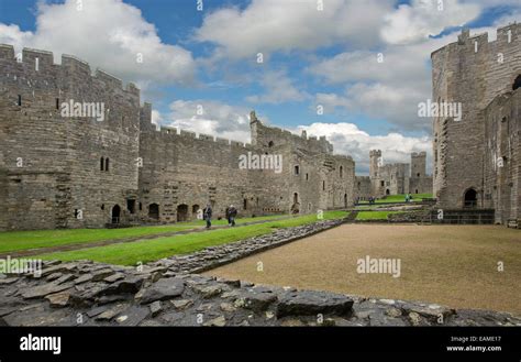 Inside caernarfon castle hi-res stock photography and images - Alamy