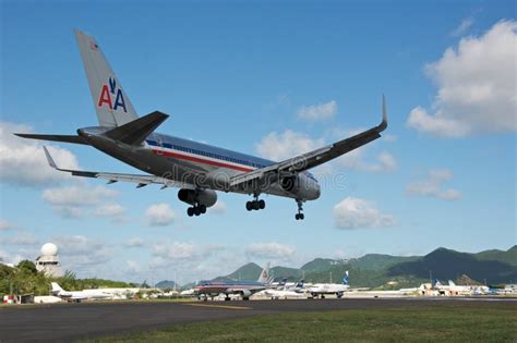 American Airlines Boeing 757 Landing Editorial Photography - Image of landing, aircraft: 23693512