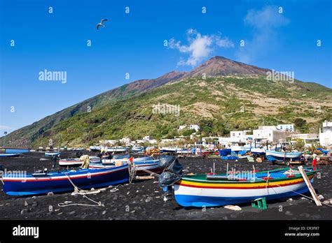 Stromboli island hi-res stock photography and images - Alamy