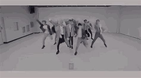 Seventeen Dance GIF - Seventeen Dance Kpop - Discover & Share GIFs