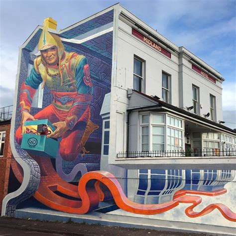 Wild Drawing 3D street art adorns Cheltenham hotel wall - BBC News