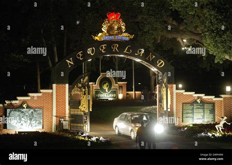 (dpa file)- The picture shows the illuminated entrance gate of Stock ...