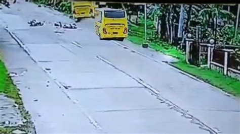 Ceres Bus Accident CCTV Review Fotage|| Badian Cebu - YouTube